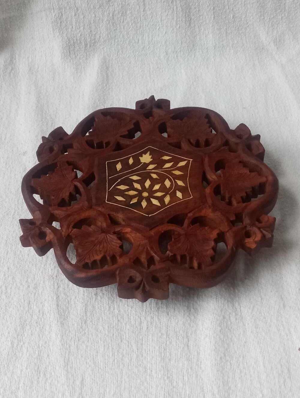 TRIVET HARDWOOD INDIAN HAND CARVED Leaves Cutouts Inlay 3-Footed 6-Sided VINTAGE